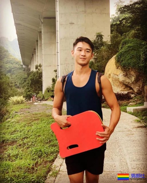 晏人物新出腹肌弟弟，你家一定缺搓衣板了 - 51虹马