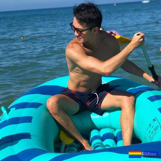 晏人物新出腹肌弟弟，你家一定缺搓衣板了 - 51虹马