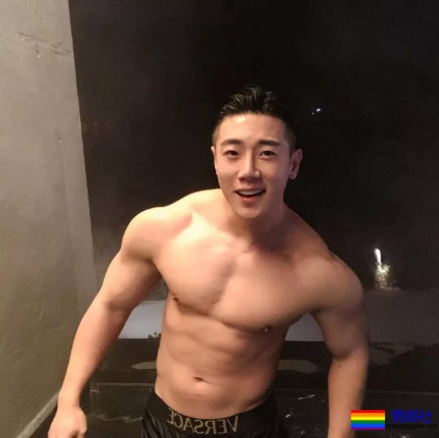 敢与中国名媛比美?看了他穿三角泳裤才知道真实力 - 51虹马 敢与中国名媛比美?看了他穿三角泳裤才知道真实力 - 51虹马