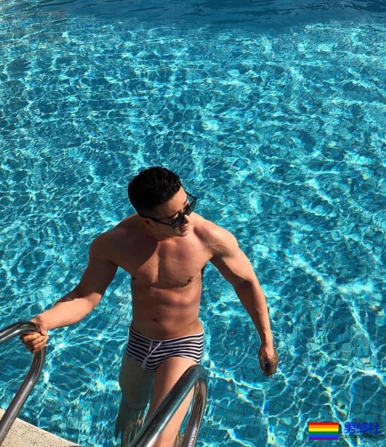 敢与中国名媛比美?看了他穿三角泳裤才知道真实力 - 51虹马 敢与中国名媛比美?看了他穿三角泳裤才知道真实力 - 51虹马