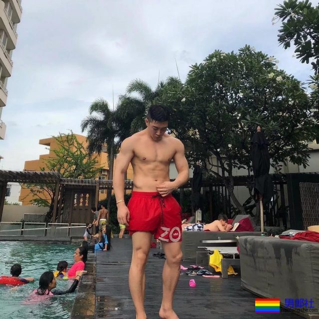 敢与中国名媛比美?看了他穿三角泳裤才知道真实力 - 51虹马 敢与中国名媛比美?看了他穿三角泳裤才知道真实力 - 51虹马