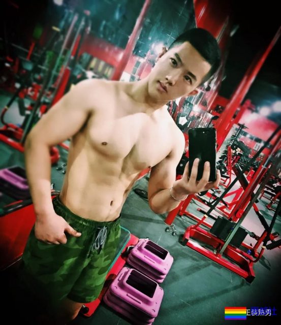 泳池湿透的极品肌肉男真有大包包,曾被疯狂盗图 - 51虹马 泳池湿透的极品肌肉男真有大包包,曾被疯狂盗图 - 51虹马