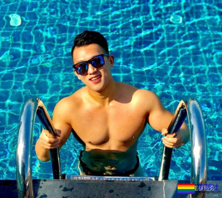 泳池湿透的极品肌肉男真有大包包,曾被疯狂盗图 - 51虹马 泳池湿透的极品肌肉男真有大包包,曾被疯狂盗图 - 51虹马