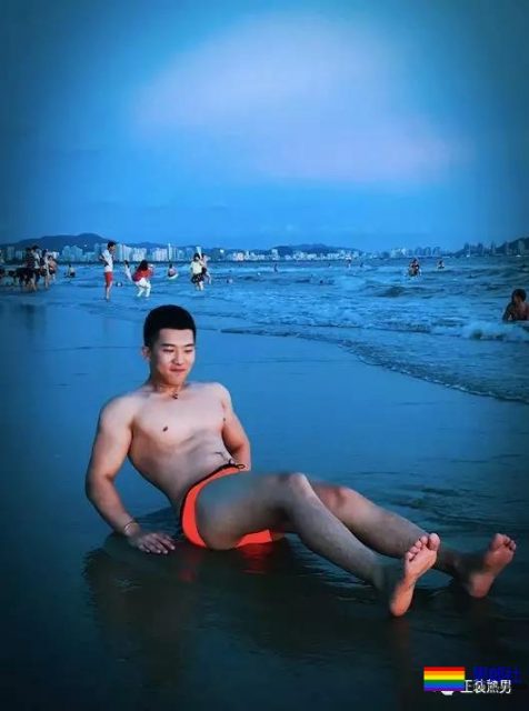 泳池湿透的极品肌肉男真有大包包,曾被疯狂盗图 - 51虹马 泳池湿透的极品肌肉男真有大包包,曾被疯狂盗图 - 51虹马