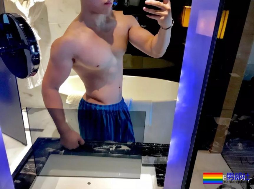 泳池湿透的极品肌肉男真有大包包,曾被疯狂盗图 - 51虹马 泳池湿透的极品肌肉男真有大包包,曾被疯狂盗图 - 51虹马