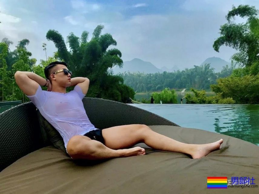 泳池湿透的极品肌肉男真有大包包,曾被疯狂盗图 - 51虹马 泳池湿透的极品肌肉男真有大包包,曾被疯狂盗图 - 51虹马