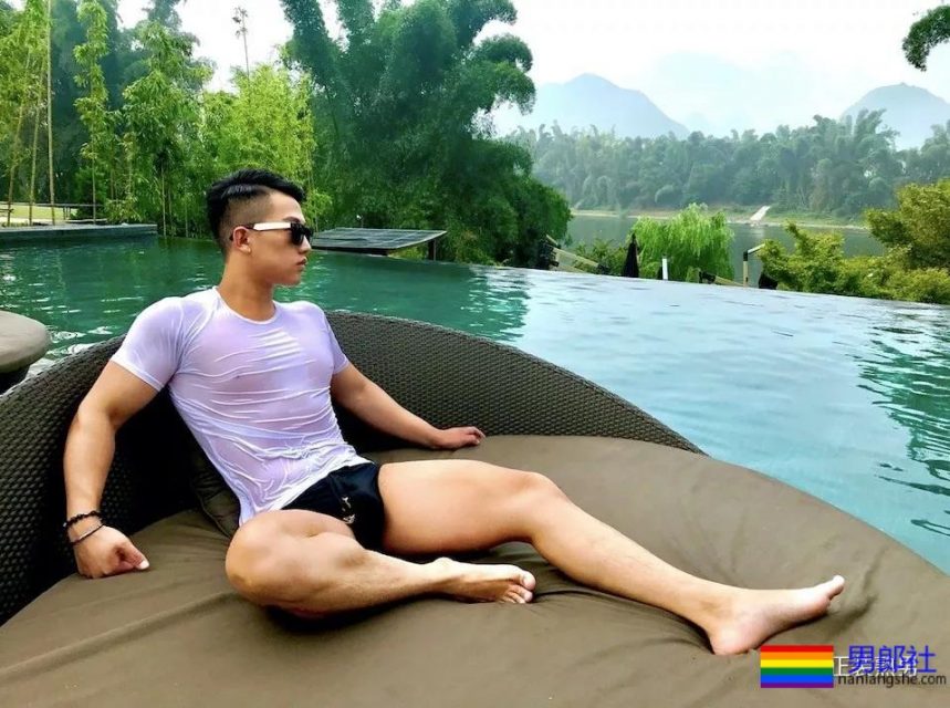 泳池湿透的极品肌肉男真有大包包,曾被疯狂盗图 - 51虹马 泳池湿透的极品肌肉男真有大包包,曾被疯狂盗图 - 51虹马