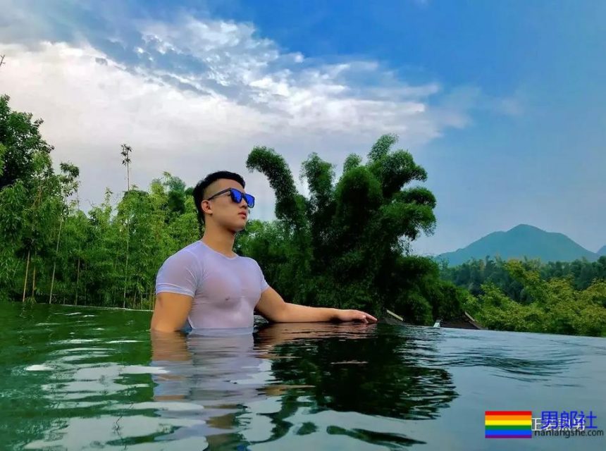 泳池湿透的极品肌肉男真有大包包,曾被疯狂盗图 - 51虹马 泳池湿透的极品肌肉男真有大包包,曾被疯狂盗图 - 51虹马