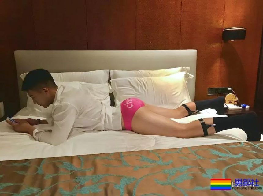 泳池湿透的极品肌肉男真有大包包,曾被疯狂盗图 - 51虹马 泳池湿透的极品肌肉男真有大包包,曾被疯狂盗图 - 51虹马