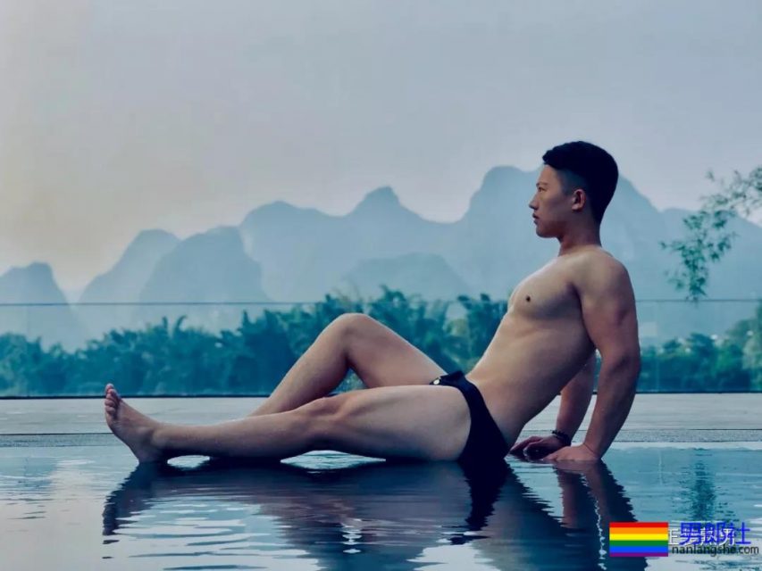 泳池湿透的极品肌肉男真有大包包,曾被疯狂盗图 - 51虹马 泳池湿透的极品肌肉男真有大包包,曾被疯狂盗图 - 51虹马