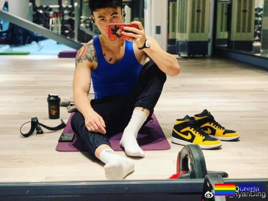 这个小哥有胸肌腹肌还有柯基！-51虹马