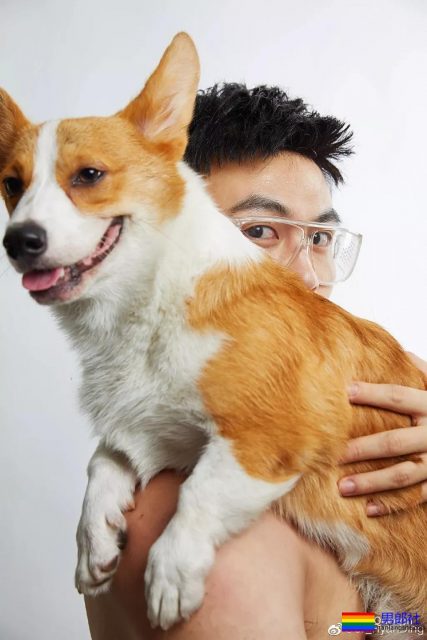 这个小哥有胸肌腹肌还有柯基! - 51虹马 这个小哥有胸肌腹肌还有柯基! - 51虹马