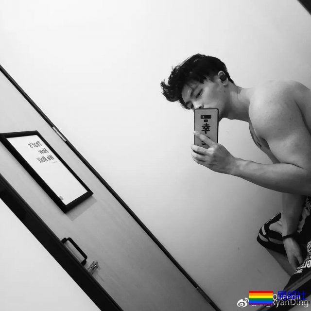 这个小哥有胸肌腹肌还有柯基! - 51虹马 这个小哥有胸肌腹肌还有柯基! - 51虹马