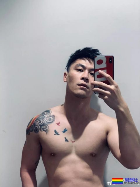 这个小哥有胸肌腹肌还有柯基! - 51虹马 这个小哥有胸肌腹肌还有柯基! - 51虹马