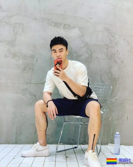 这个小哥有胸肌腹肌还有柯基! - 51虹马 这个小哥有胸肌腹肌还有柯基! - 51虹马