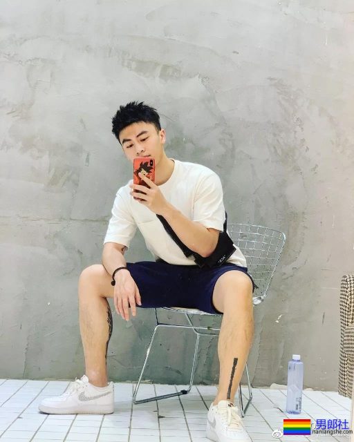 这个小哥有胸肌腹肌还有柯基! - 51虹马 这个小哥有胸肌腹肌还有柯基! - 51虹马