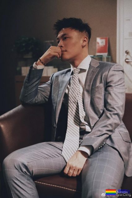 这个小哥有胸肌腹肌还有柯基! - 51虹马 这个小哥有胸肌腹肌还有柯基! - 51虹马