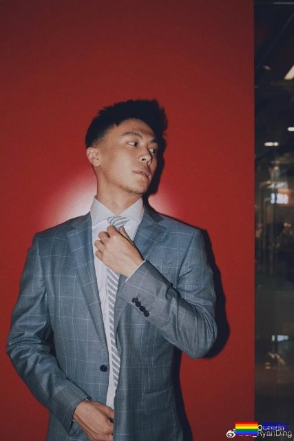 这个小哥有胸肌腹肌还有柯基! - 51虹马 这个小哥有胸肌腹肌还有柯基! - 51虹马