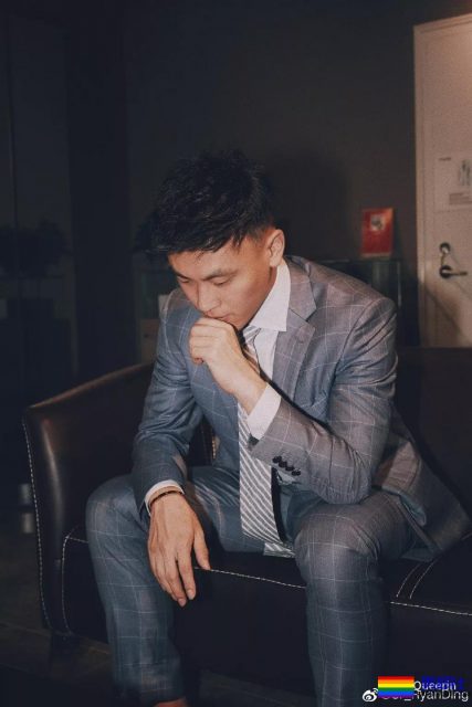 这个小哥有胸肌腹肌还有柯基! - 51虹马 这个小哥有胸肌腹肌还有柯基! - 51虹马