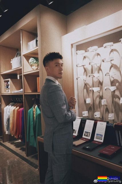 这个小哥有胸肌腹肌还有柯基! - 51虹马 这个小哥有胸肌腹肌还有柯基! - 51虹马