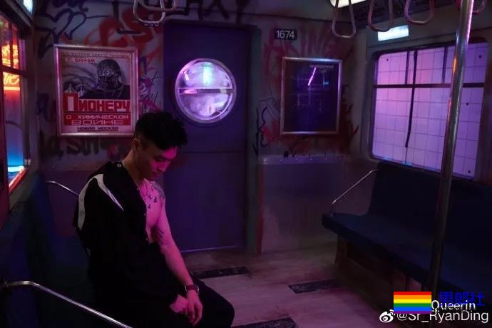 这个小哥有胸肌腹肌还有柯基! - 51虹马 这个小哥有胸肌腹肌还有柯基! - 51虹马