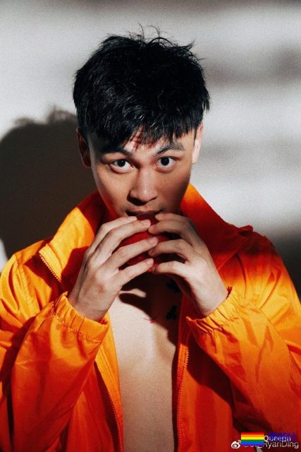 这个小哥有胸肌腹肌还有柯基! - 51虹马 这个小哥有胸肌腹肌还有柯基! - 51虹马