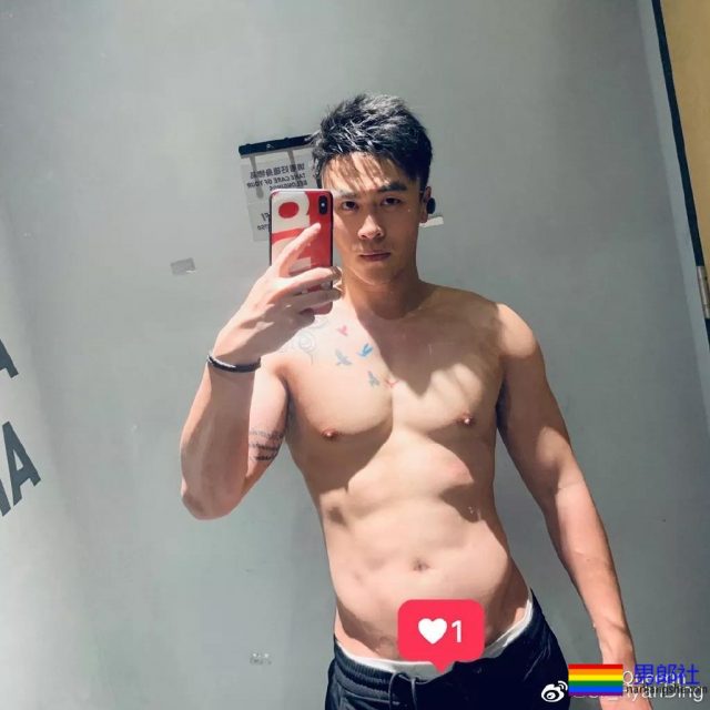 这个小哥有胸肌腹肌还有柯基! - 51虹马 这个小哥有胸肌腹肌还有柯基! - 51虹马