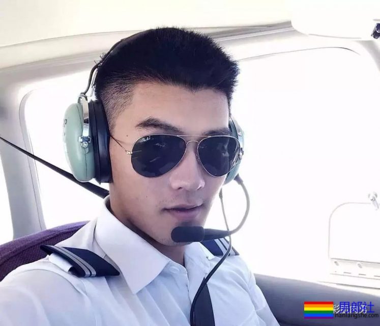 25岁的鲜肉大长腿正装机长空少,拔掉这身衬衫西裤真的很基-51虹马