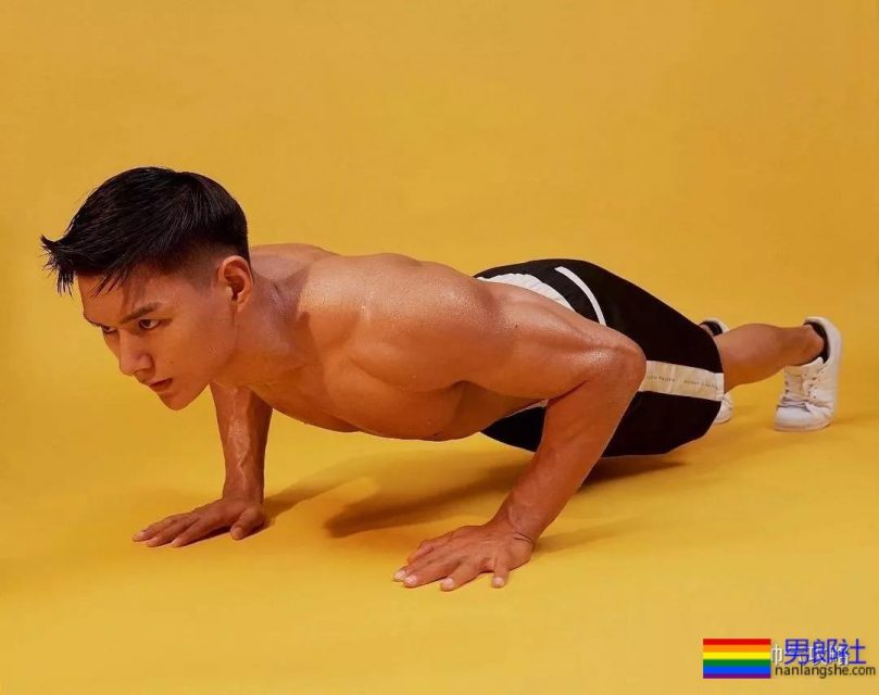 188CM男模冠军 被网友戏称“最美好的肉体”！ - 51虹马