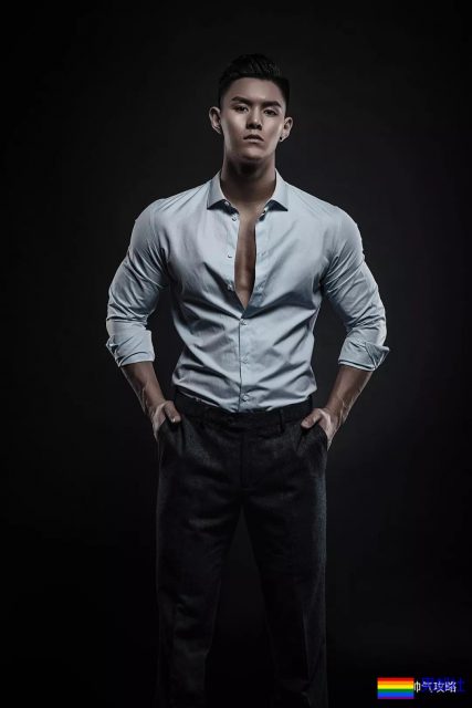 188CM男模冠军 被网友戏称“最美好的肉体”！ - 51虹马