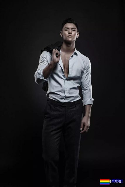 188CM男模冠军 被网友戏称“最美好的肉体”！ - 51虹马