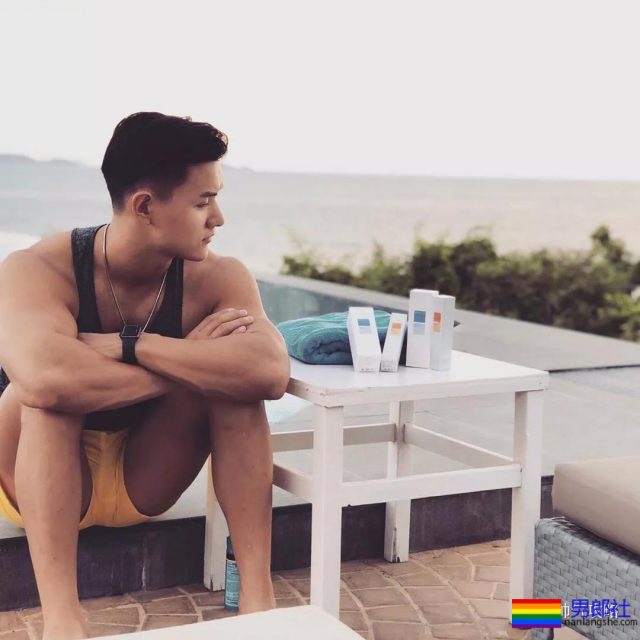 188CM男模冠军 被网友戏称“最美好的肉体”！ - 51虹马