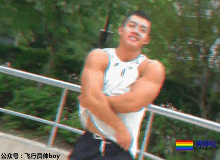 肌肉男都小？健身私教夏胜杰穿上短裤秒破谣言！ - 51虹马