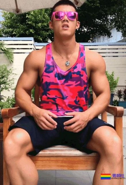 肌肉男都小？健身私教夏胜杰穿上短裤秒破谣言！ - 51虹马