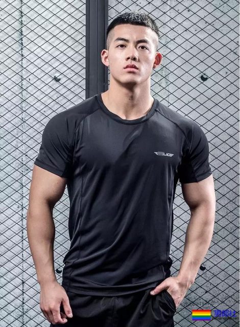 肌肉男都小？健身私教夏胜杰穿上短裤秒破谣言！ - 51虹马