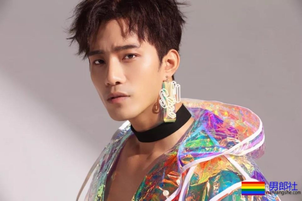 摸胸识男人+开剧先洗澡!拍过腐剧的长腿筋肉小哥,盘他! - 51虹马 摸胸识男人+开剧先洗澡!拍过腐剧的长腿筋肉小哥,盘他! - 51虹马