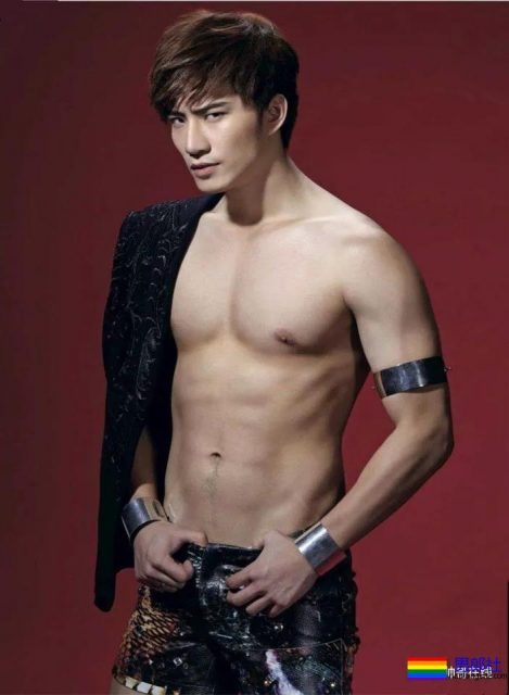 摸胸识男人+开剧先洗澡!拍过腐剧的长腿筋肉小哥,盘他! - 51虹马 摸胸识男人+开剧先洗澡!拍过腐剧的长腿筋肉小哥,盘他! - 51虹马