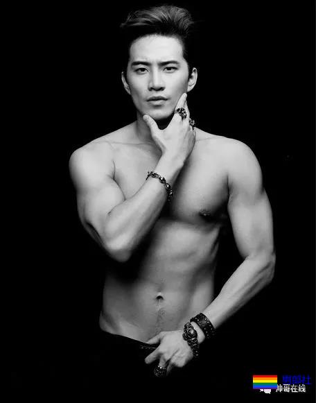 摸胸识男人+开剧先洗澡!拍过腐剧的长腿筋肉小哥,盘他! - 51虹马 摸胸识男人+开剧先洗澡!拍过腐剧的长腿筋肉小哥,盘他! - 51虹马