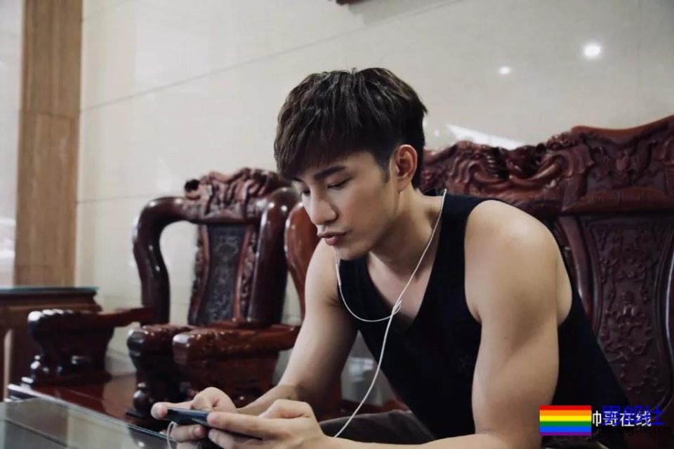 摸胸识男人+开剧先洗澡!拍过腐剧的长腿筋肉小哥,盘他! - 51虹马 摸胸识男人+开剧先洗澡!拍过腐剧的长腿筋肉小哥,盘他! - 51虹马