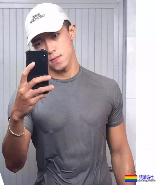 小奶狗因湿身在网络走红，照片我已找到。-51虹马