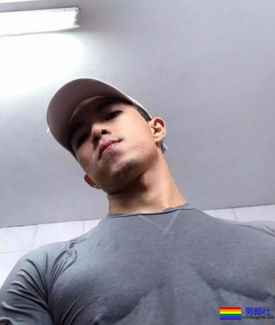 小奶狗因湿身在网络走红,照片我已找到。 - 51虹马 小奶狗因湿身在网络走红,照片我已找到。 - 51虹马