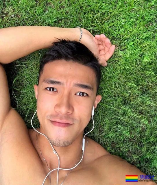 小奶狗因湿身在网络走红,照片我已找到。 - 51虹马 小奶狗因湿身在网络走红,照片我已找到。 - 51虹马