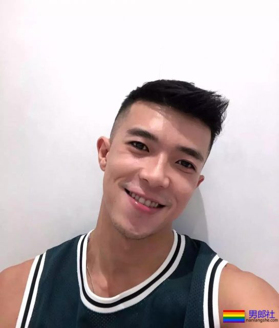 小奶狗因湿身在网络走红,照片我已找到。 - 51虹马 小奶狗因湿身在网络走红,照片我已找到。 - 51虹马