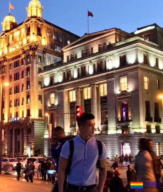 小奶狗因湿身在网络走红,照片我已找到。 - 51虹马 小奶狗因湿身在网络走红,照片我已找到。 - 51虹马