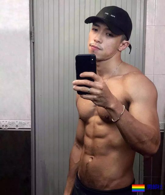 小奶狗因湿身在网络走红,照片我已找到。 - 51虹马 小奶狗因湿身在网络走红,照片我已找到。 - 51虹马