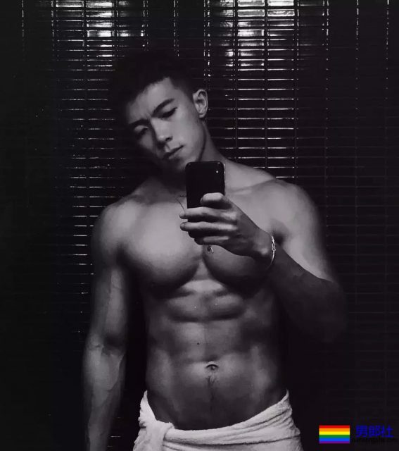 小奶狗因湿身在网络走红,照片我已找到。 - 51虹马 小奶狗因湿身在网络走红,照片我已找到。 - 51虹马