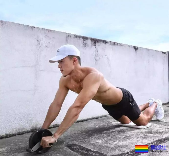 小奶狗因湿身在网络走红,照片我已找到。 - 51虹马 小奶狗因湿身在网络走红,照片我已找到。 - 51虹马