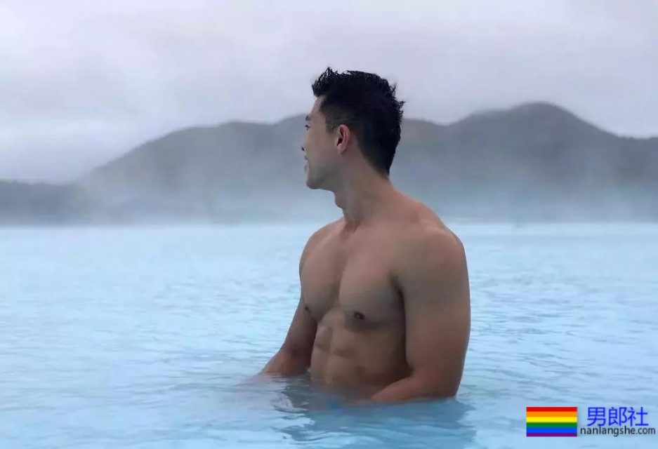 小奶狗因湿身在网络走红,照片我已找到。 - 51虹马 小奶狗因湿身在网络走红,照片我已找到。 - 51虹马