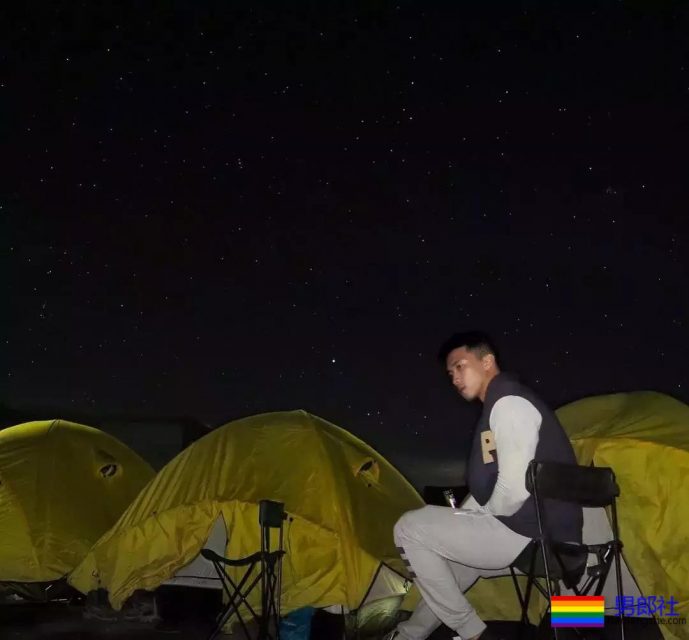 小奶狗因湿身在网络走红,照片我已找到。 - 51虹马 小奶狗因湿身在网络走红,照片我已找到。 - 51虹马