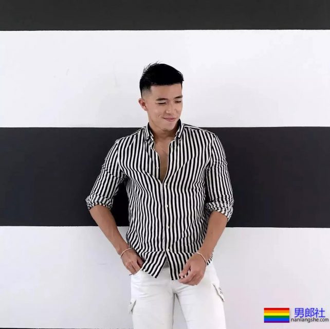 小奶狗因湿身在网络走红,照片我已找到。 - 51虹马 小奶狗因湿身在网络走红,照片我已找到。 - 51虹马